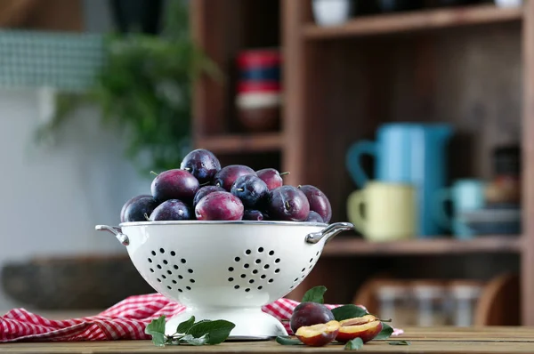 Fresh plums in colander — Stock Photo, Image