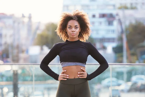 Deportiva mujer afroamericana — Foto de Stock