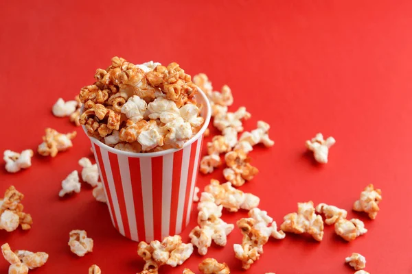 Cup with tasty caramel popcorn — Stock Photo, Image