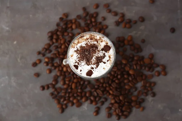 Glas mit Latte Macchiato — Stockfoto