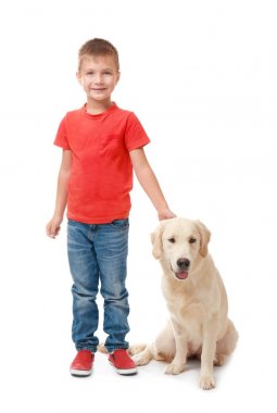 köpek olan küçük çocuk