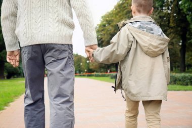 Torunu Park ile yaşlı adam