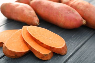 dilimlenmiş tatlı patates 