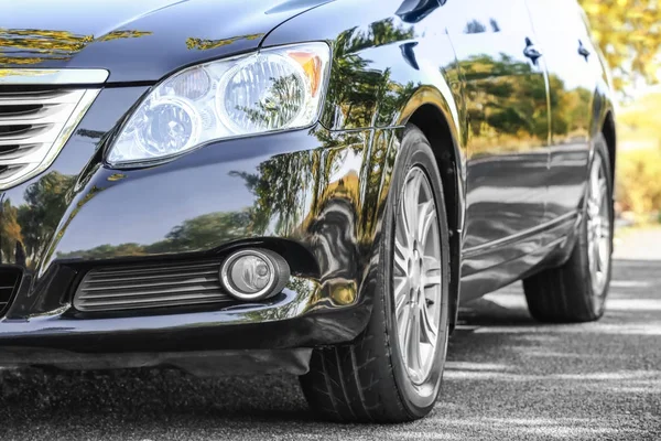 Vista di auto moderne all'aperto — Foto Stock