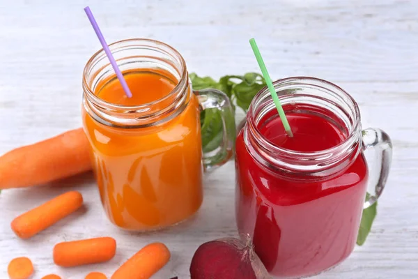 Olika färska grönsaksjuicer — Stockfoto