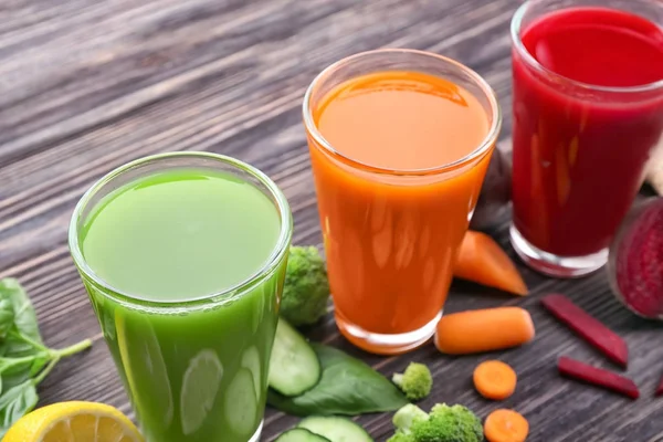 Various fresh juices and ingredients — Stock Photo, Image