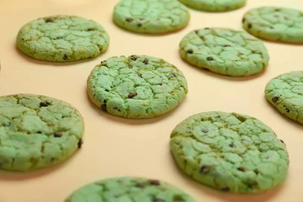 Biscotti con gocce di cioccolato menta — Foto Stock