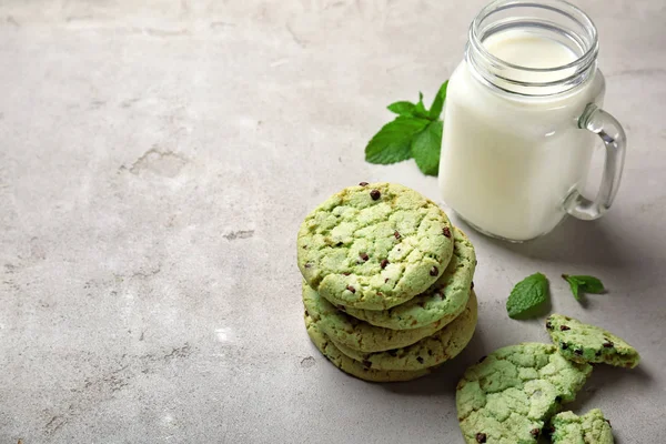 Mint chocolate chip cookies — Stockfoto