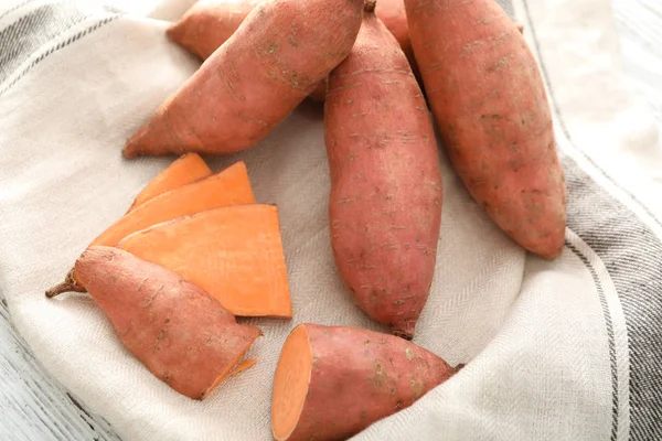 Rauwe zoete aardappel — Stockfoto