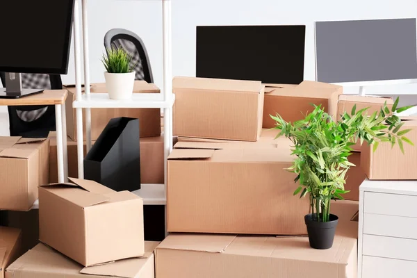 Carton boxes with stuff in room — Stock Photo, Image