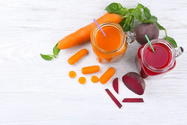 Varios jugos de verduras frescas —  Fotos de Stock
