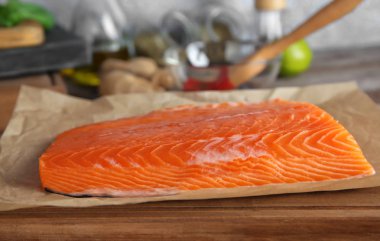 Taze Çiğ somon fileto Marine için hazır  