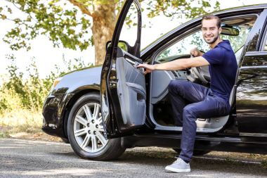 sürücü koltuğu adam