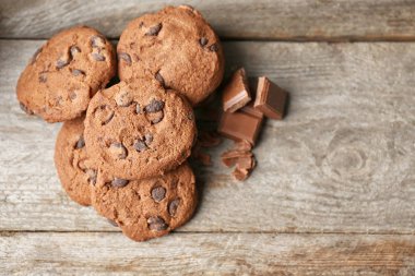 Çikolata parçaları ile lezzetli yulaf ezmeli kurabiye