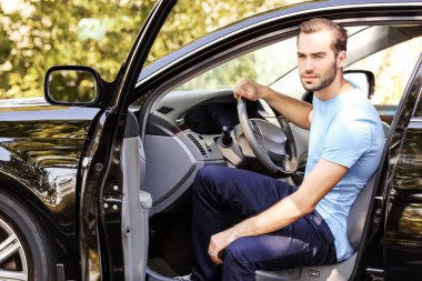 sürücü koltuğu adam