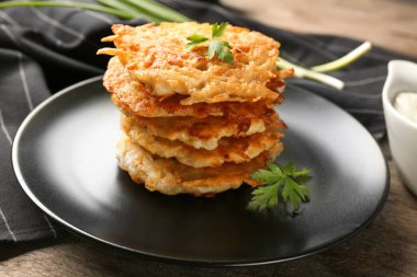 Hanuka patates ile siyah plaka krep