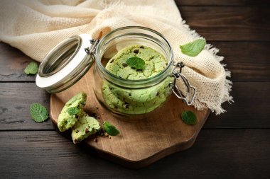 Naneli çikolatalı kurabiye ile jar 