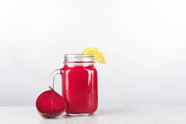 Mason kavanoza taze pancar suyu