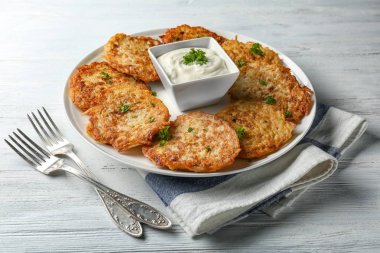 Hanuka patates ile tabak krep ve sos