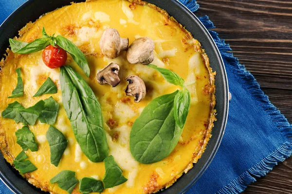 Leckere Frittata mit Spinat — Stockfoto