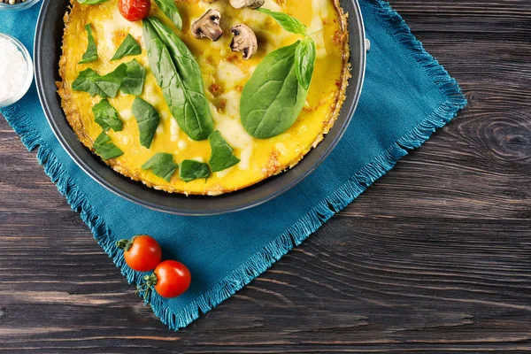 Frittata saborosa com espinafre — Fotografia de Stock