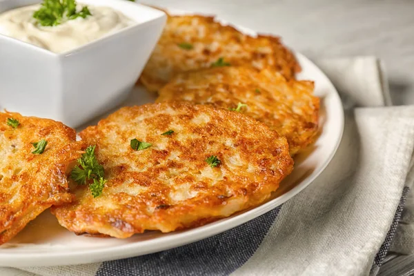 Plate with Hanukkah potato pancakes and sauce — Stock Photo, Image