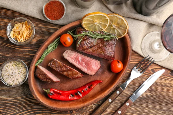 Délicieux steak grillé — Photo