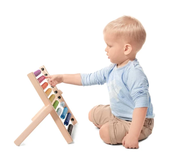 Schattige kleine baby met abacus, geïsoleerd op wit — Stockfoto