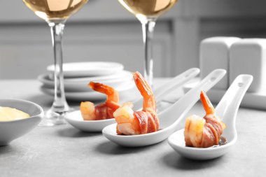 Pastırma sarılmış karides 