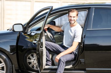 sürücü koltuğu adam