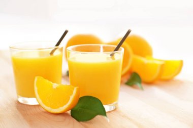 Gözlük nefis taze portakal suyu ile 