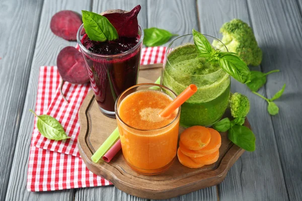 A különböző növényi smoothies szemüveg — Stock Fotó