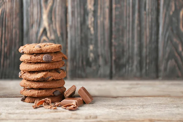 Deliziosi biscotti alla farina d'avena con gocce di cioccolato — Foto Stock