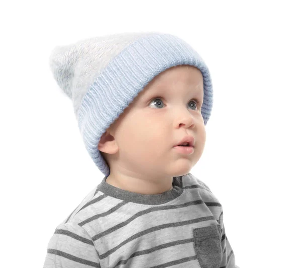 Carino piccolo bambino in cappello invernale, isolato su bianco — Foto Stock
