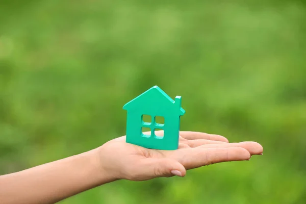 Woman with figure of house — Stock Photo, Image