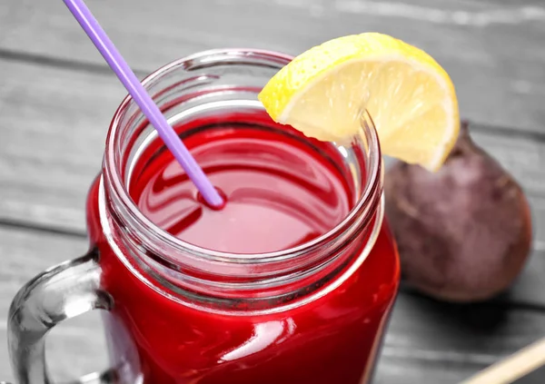 Mason jar with fresh vegetable juice — Stock Photo, Image