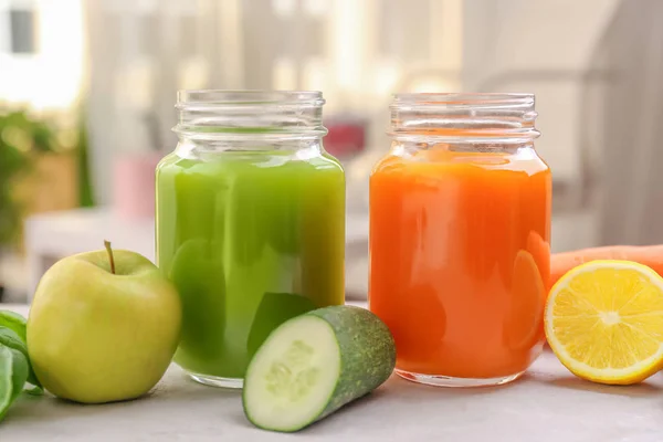 Mason jars with various fresh juices and ingredients — Stock Photo, Image