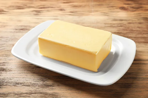 Plato con mantequilla fresca — Foto de Stock