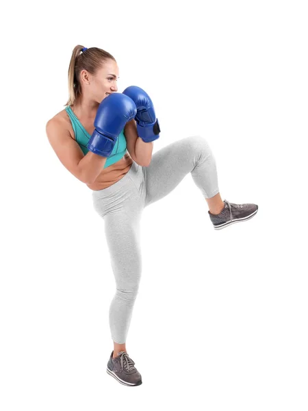 Mujer kickboxer sobre fondo blanco — Foto de Stock