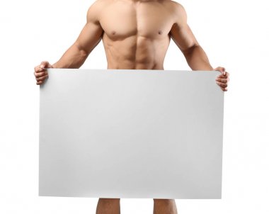 Kaslı adam boş poster beyaz arka plan üzerinde tutan