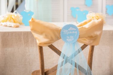 Sandalye metin anne olmak kapalı kart ile dekore edilmiş