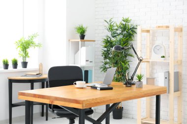 Işık oda rahat işyerinde