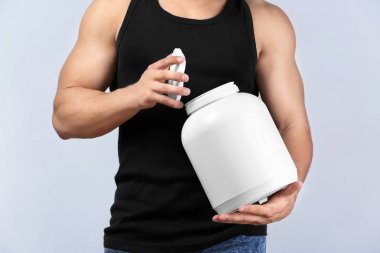 Sportif genç adam