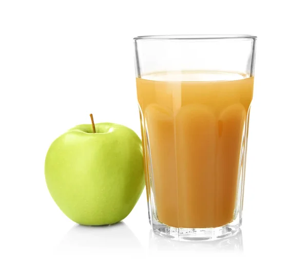 Glas med färsk äppeljuice — Stockfoto