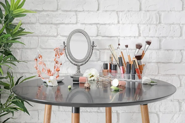 Conjunto de cosméticos decorativos y accesorios de belleza —  Fotos de Stock