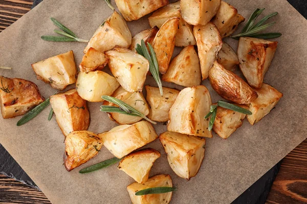 Výborné brambory s rozmarýnem — Stock fotografie