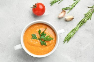 Ev yapımı mercimek krem çorbası ile güveç