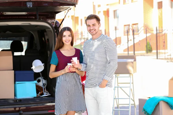 Pareja joven descansando — Foto de Stock