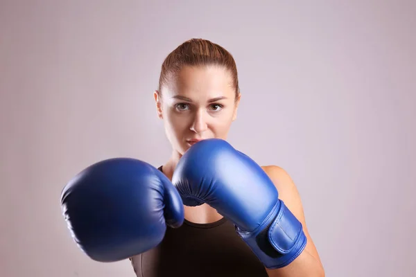 Mulher bonita boxeador — Fotografia de Stock