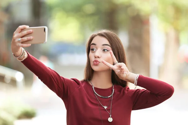 Atractiva chica hipster —  Fotos de Stock